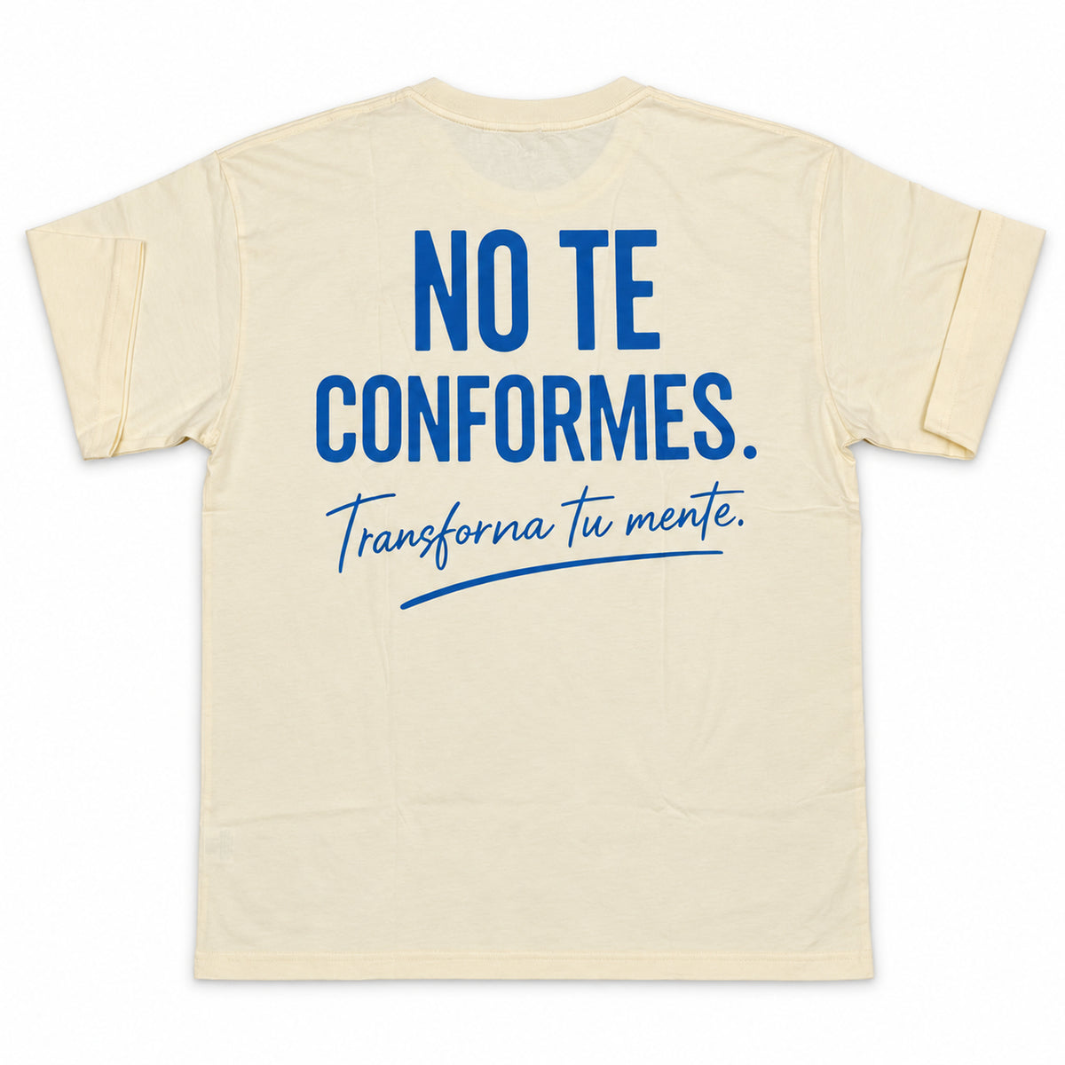 Cream Christian T-shirt back graphic in royal blue reading No te conformes. Transforma tu mente. – Kokii Style